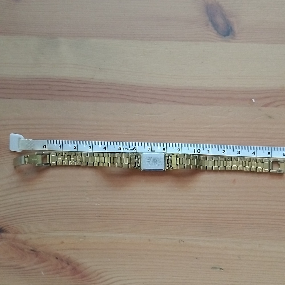 Vtg. Dainty Citizen Quartz Cocktail Black face Gold YP Watch - Picture 5 of 5